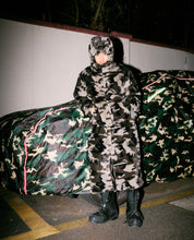 Load image into Gallery viewer, Camo Reversible Jacket