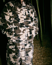 Load image into Gallery viewer, Camo Reversible Jacket